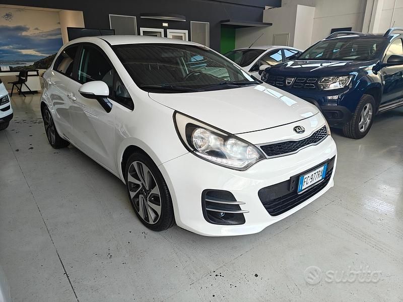 Usata Kia Rio Plus 89 CV (65 kW) 2016 Bianco Berlina
