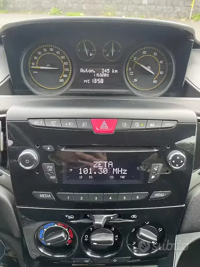 Begagnad Lancia Ypsilon S 69 HK (50 kW) 2014 Blå Halvkombi