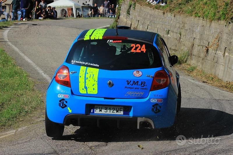 Usata Renault Clio II 203 CV (149 kW) 2006 Blu Berlina