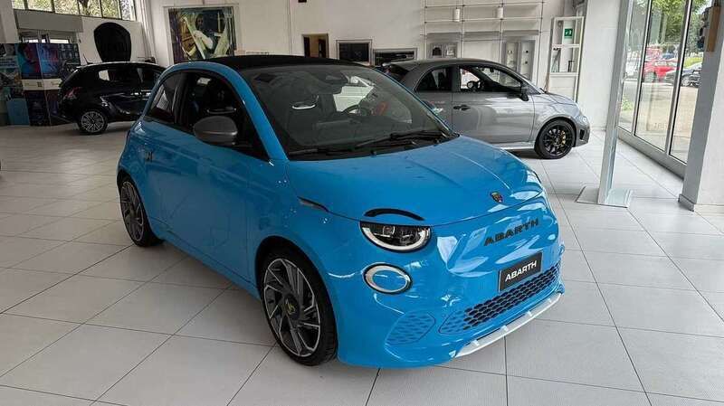 Blu/azzurro Nuova 2024 Abarth 500e Scorpionissima Due volumi | 33.900 € (Buon prezzo) - Immagine 1/4