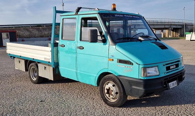Usata Iveco Daily 103 CV (75 kW) 1999 Blu/azzurro Furgone