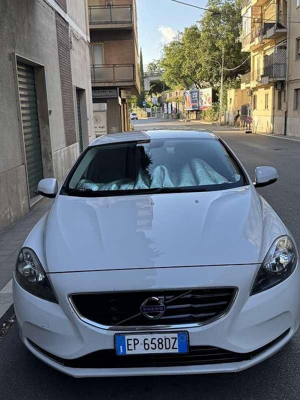 Usata Volvo V40 Momentum 150 CV (110 kW) 2012 Berlina