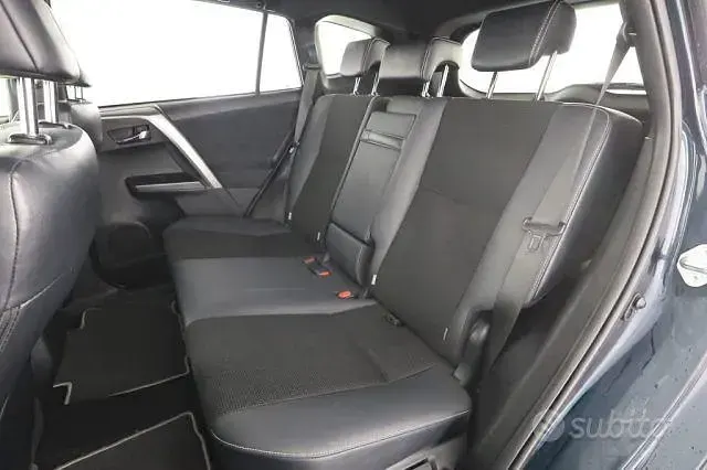 Usata Toyota RAV4 Hybrid Business Edition 155 CV (114 kW) 2017 Blu SUV