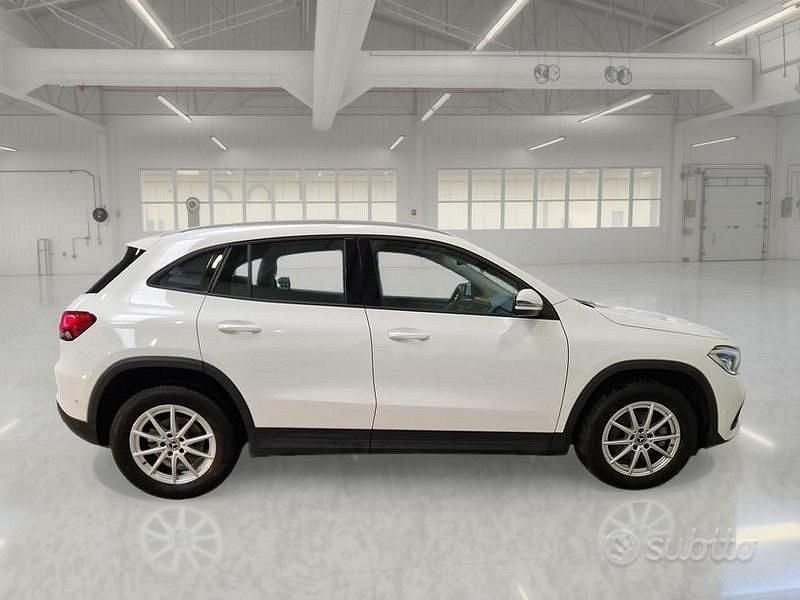 Usata Mercedes GLA200 Business 150 CV (110 kW) 2022 Bianco SUV
