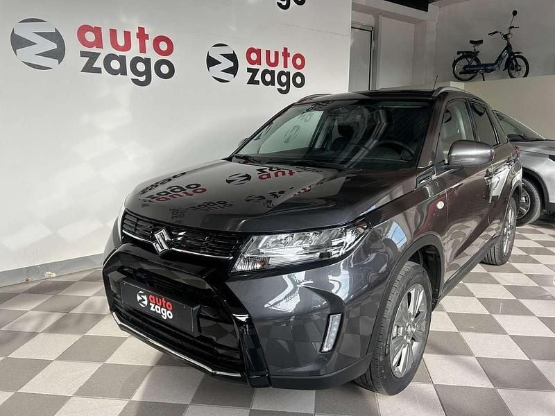 Grigio scuro metallizzato Nuova 2025 Suzuki Vitara Cool SUV | 26.790 € (Buon prezzo) - Immagine 1/4