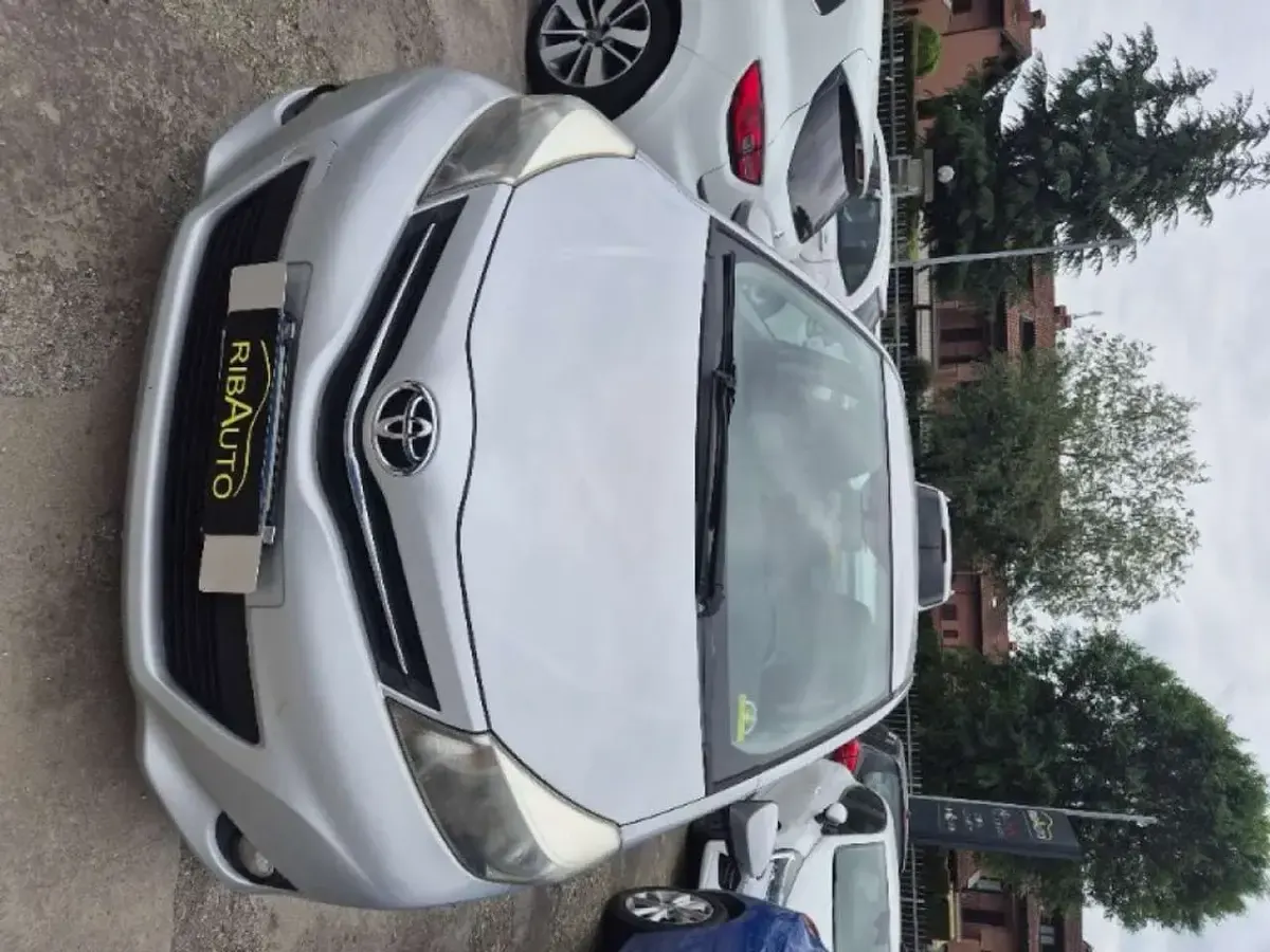 Usata Toyota Yaris Active 69 CV (50 kW) 2013 Argento Utilitaria