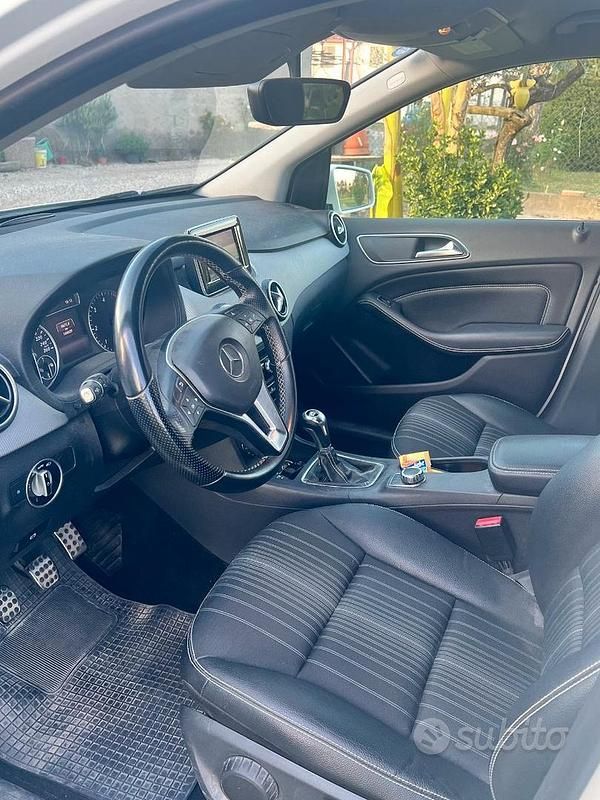 Usata Mercedes B200 Premium 2013 Bianco Monovolume