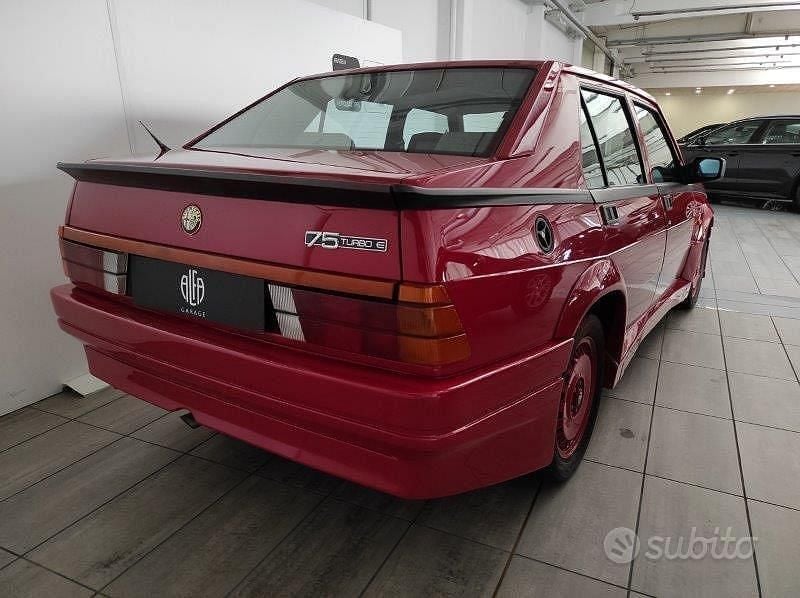Usata Alfa Romeo 75 155 CV (114 kW) 1987 Rosso Berlina
