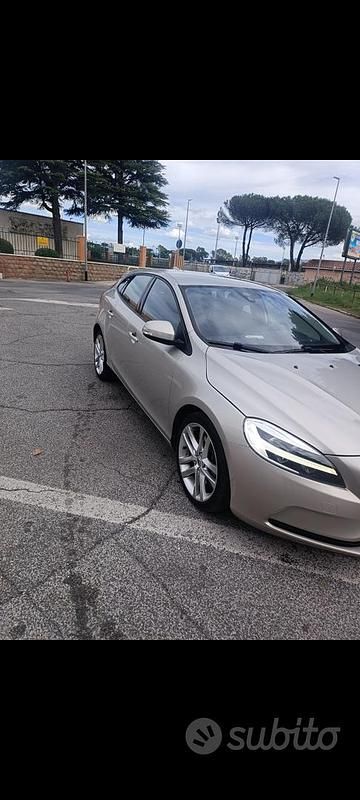 Usata Volvo V40 120 CV (88 kW) 2018 Station wagon