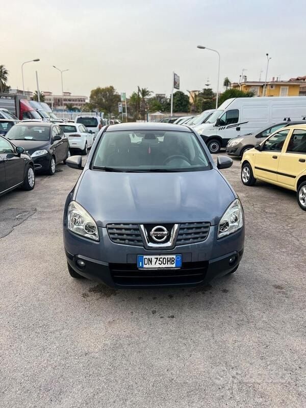 Usata Nissan Qashqai Tekna 106 CV (77 kW) 2008 Grigio SUV