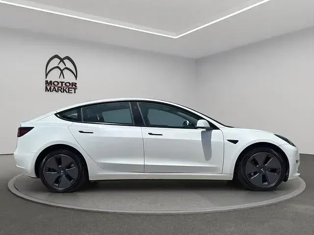 Usata Tesla Model 3 Standard Range 88 kW (120 CV) 2023 Bianco Berlina