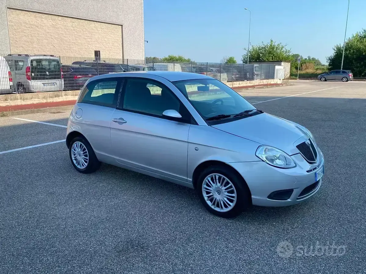 Usata Lancia Ypsilon 60 CV (44 kW) 2009 Grigio Utilitaria
