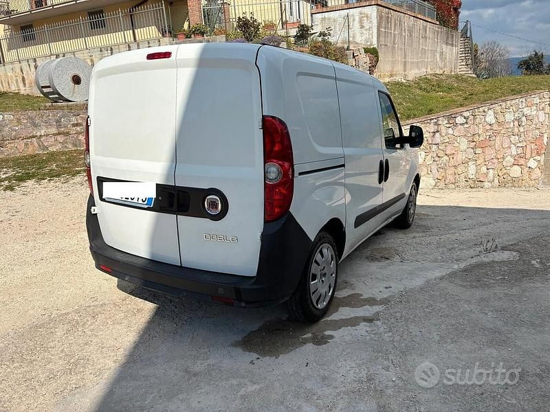 Begagnad Fiat Doblò 135 HK (99 kW) 2011 Vit Minibuss