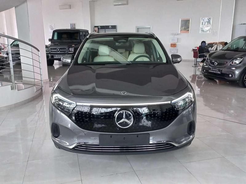 Usata Mercedes EQA300 Advanced Plus 167 kW (228 CV) 2024 Grigio montagna SUV