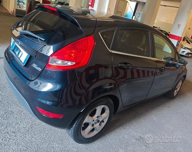 Usata Ford Fiesta 70 CV (51 kW) 2010 Blu Utilitaria