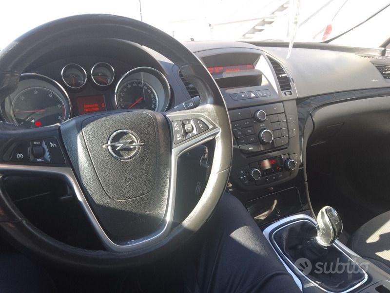 Grigio Usata 2009 Opel Insignia Tre volumi | 4300 € (Cara) - Immagine 1/4