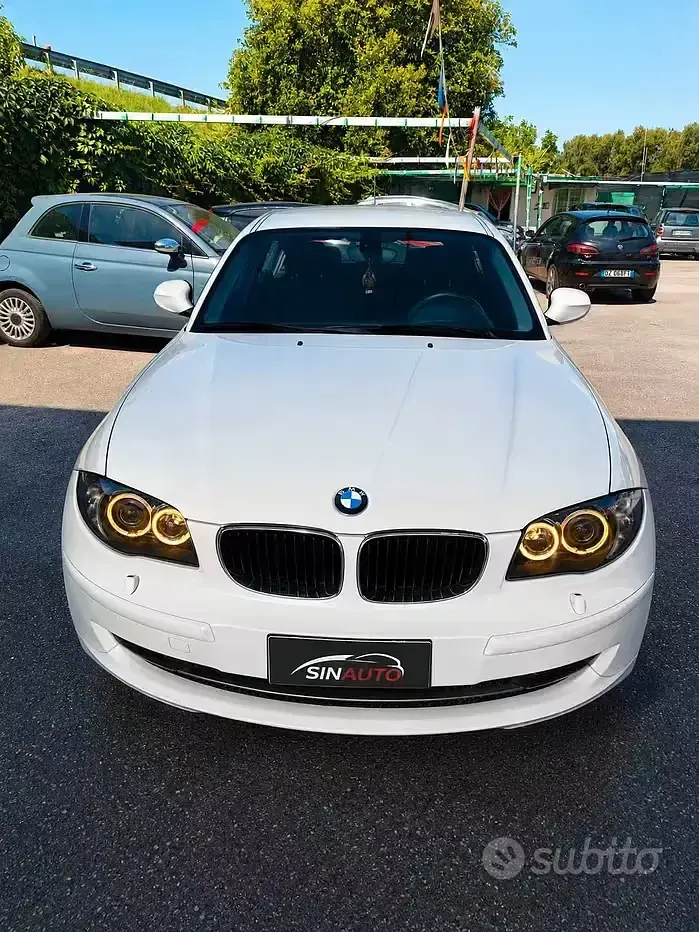 Usata BMW 118 143 CV (105 kW) 2010 Bianco Utilitaria