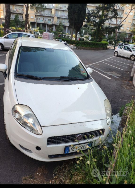 Usata Fiat Grande Punto Dynamic 77 CV (56 kW) 2009 Bianco Utilitaria