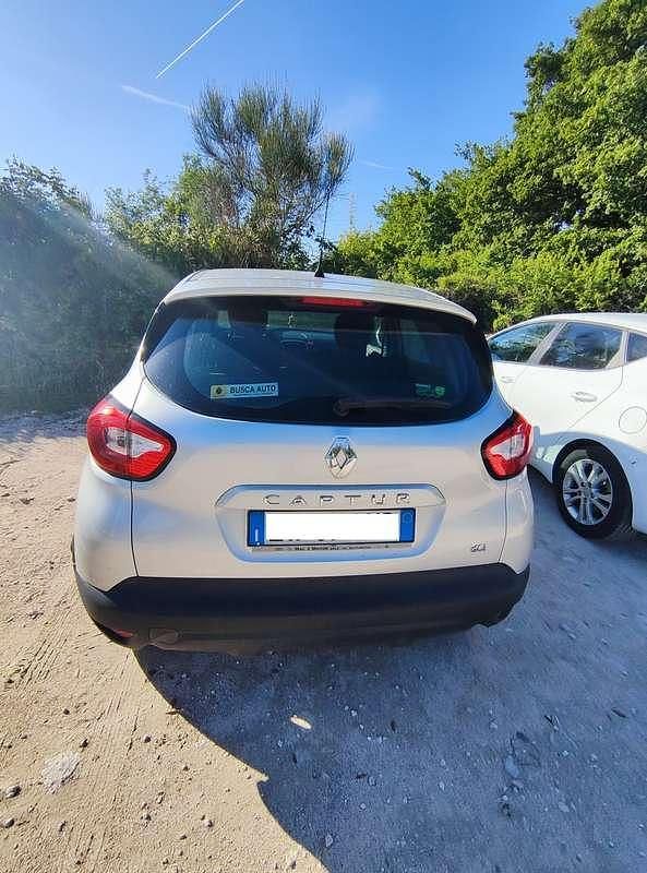 Usata Renault Captur 90 CV (66 kW) 2014 Argento SUV