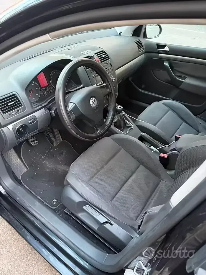 Begagnad VW Golf IV Sportline 105 HK (77 kW) 2006 Svart Sedan