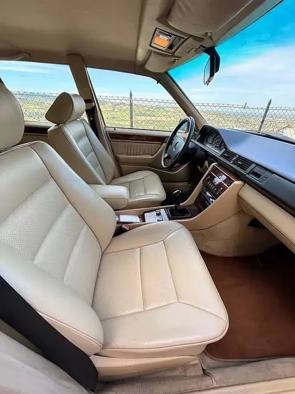 Usata Mercedes E200 122 CV (89 kW) 1991 Verde Berlina