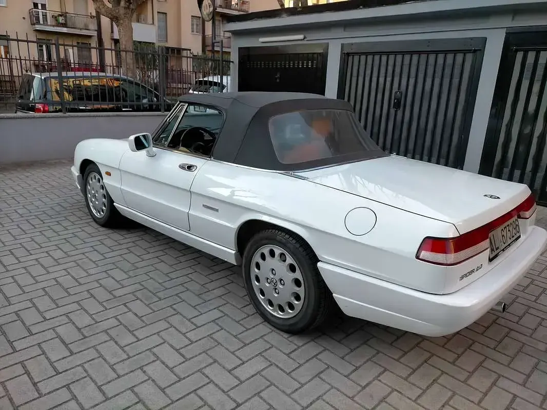 Usata Alfa Romeo Spider 126 CV (92 kW) 1990 Bianco Cabrio