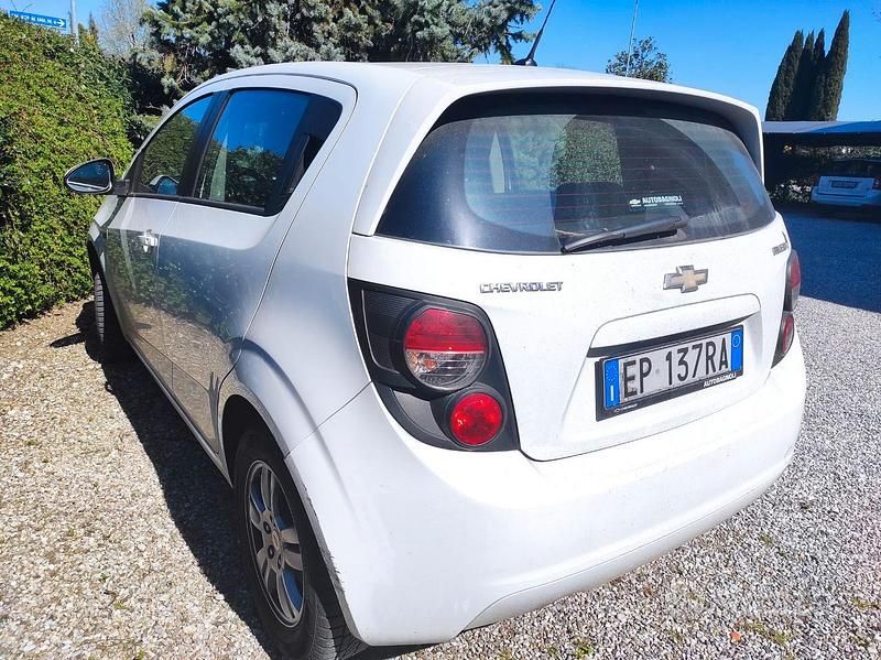 Usata Chevrolet Aveo LT 75 CV (55 kW) 2013 Bianco Berlina