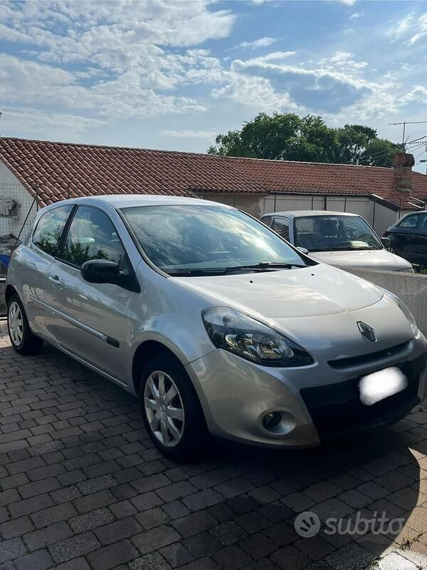 Usata Renault Clio II 48 CV (35 kW) 2011 Grigio Utilitaria