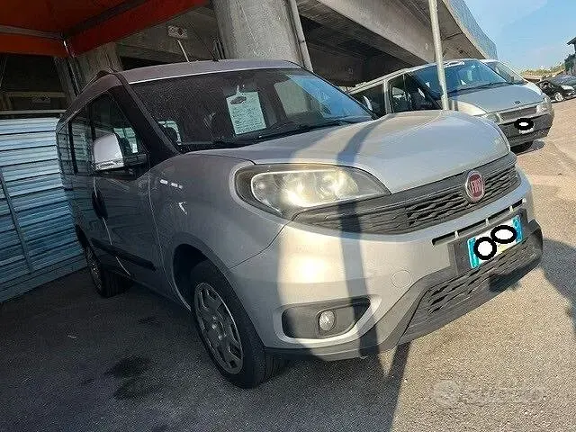 Usata Fiat Doblò 120 CV (88 kW) 2017 Grigio Monovolume
