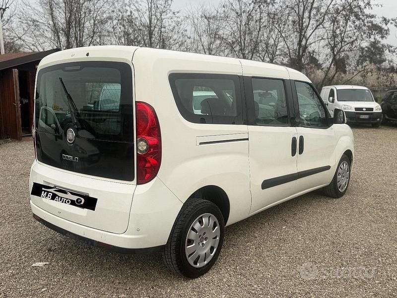 Usata Fiat Doblò 90 CV (66 kW) 2012 Bianco Monovolume