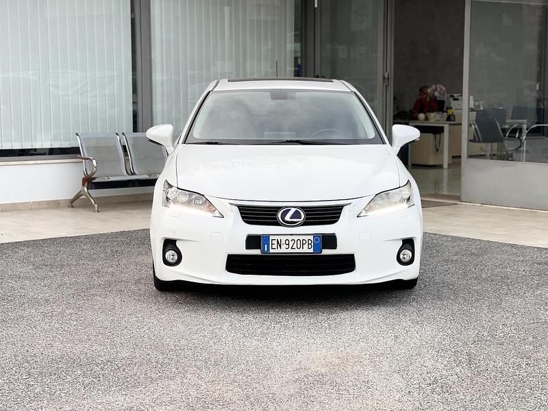 Usata Lexus CT200h 99 CV (72 kW) 2012 Bianco Berlina