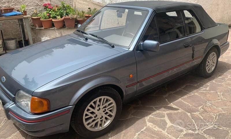 Usata Ford Escort Cabriolet 73 CV (53 kW) 1989 Grigio Cabrio