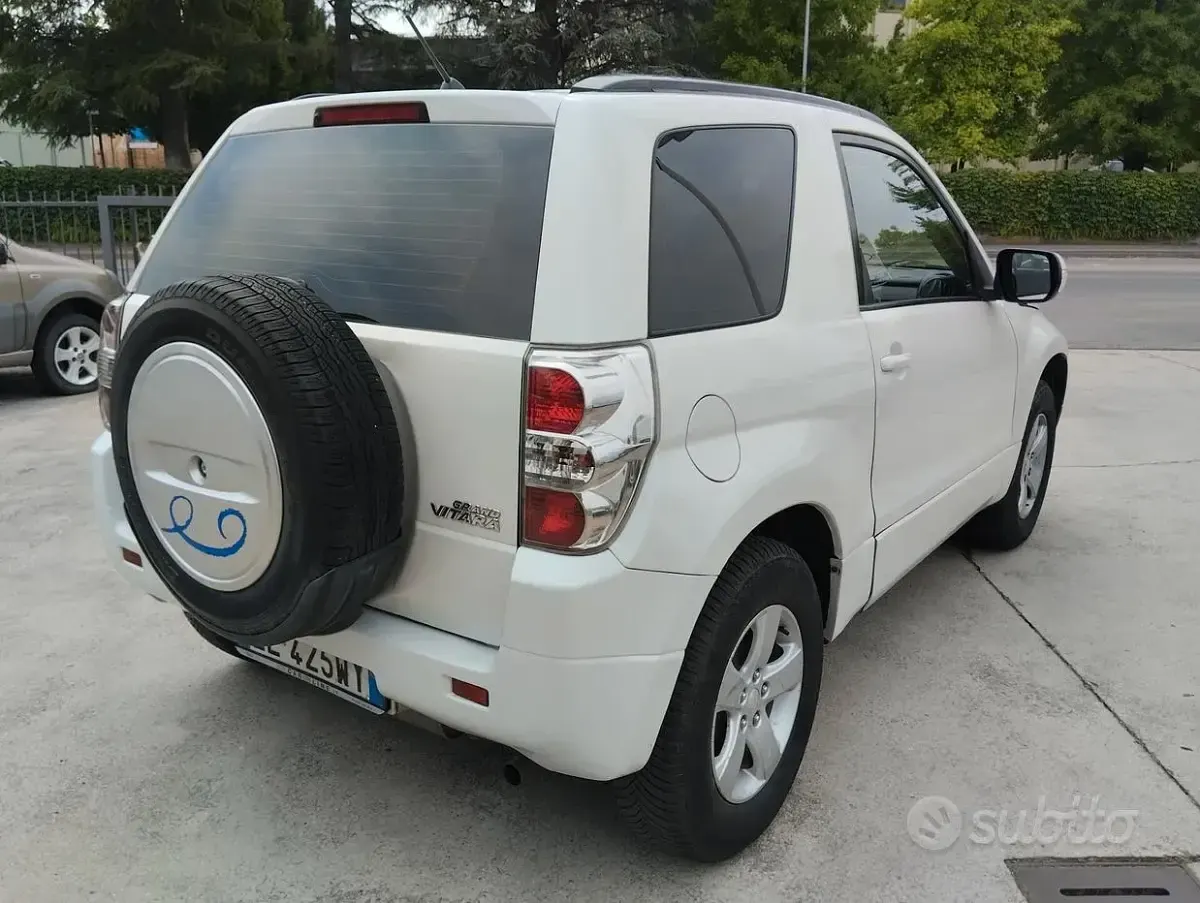 Usata Suzuki Grand Vitara 106 CV (77 kW) 2012 Bianco SUV