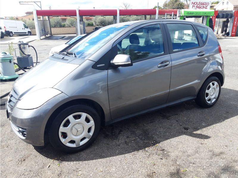 Usata 2011 Mercedes A160 Premium Tre volumi | 2600 € (Super prezzo) - Immagine 1/4