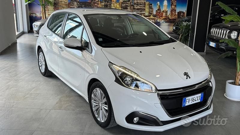 Usata Peugeot 208 Allure 75 CV (55 kW) 2019 Bianco Utilitaria