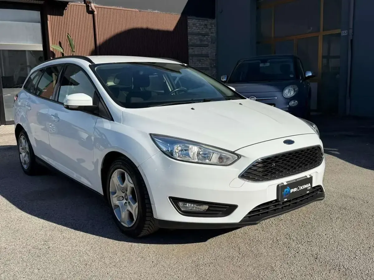 Usata Ford Focus 95 CV (69 kW) 2015 Bianco Station wagon
