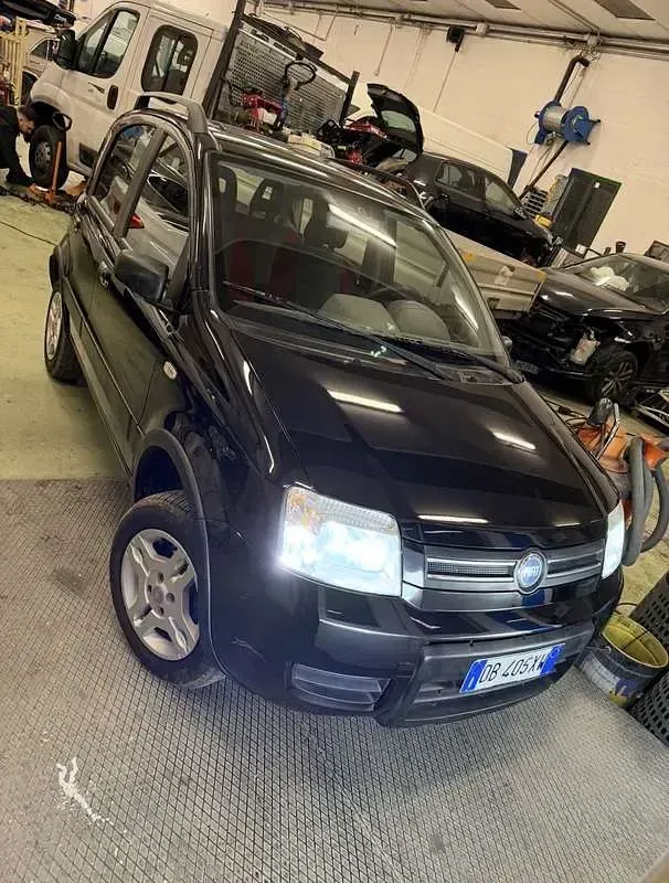 Usata Fiat Panda 4x4 Climbing 60 CV (44 kW) 2006 Nero Utilitaria
