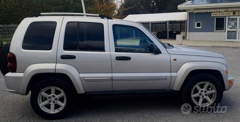 Usata Jeep Cherokee Limited 163 CV (119 kW) 2006 Grigio SUV