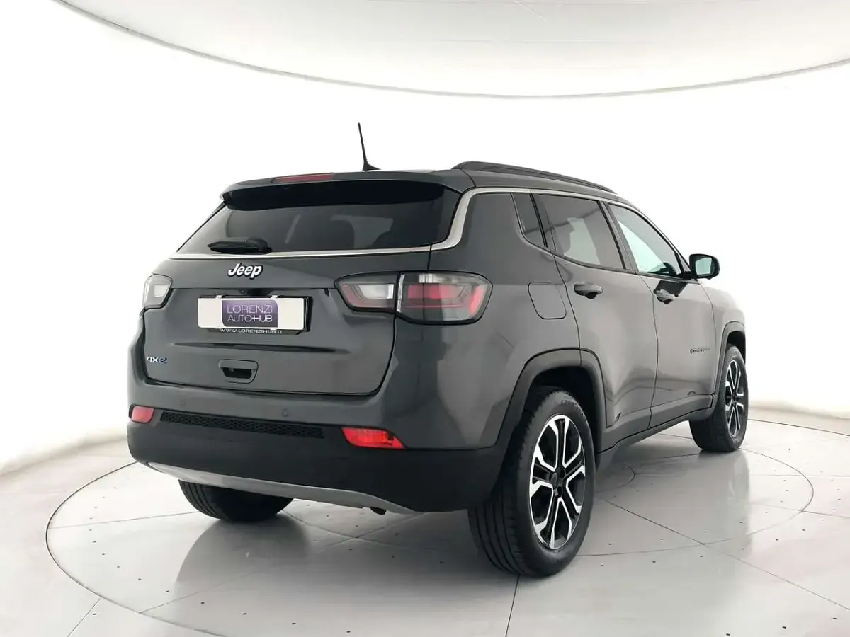 Usata Jeep Compass 131 CV (96 kW) 2023 Grigio metallizzato SUV
