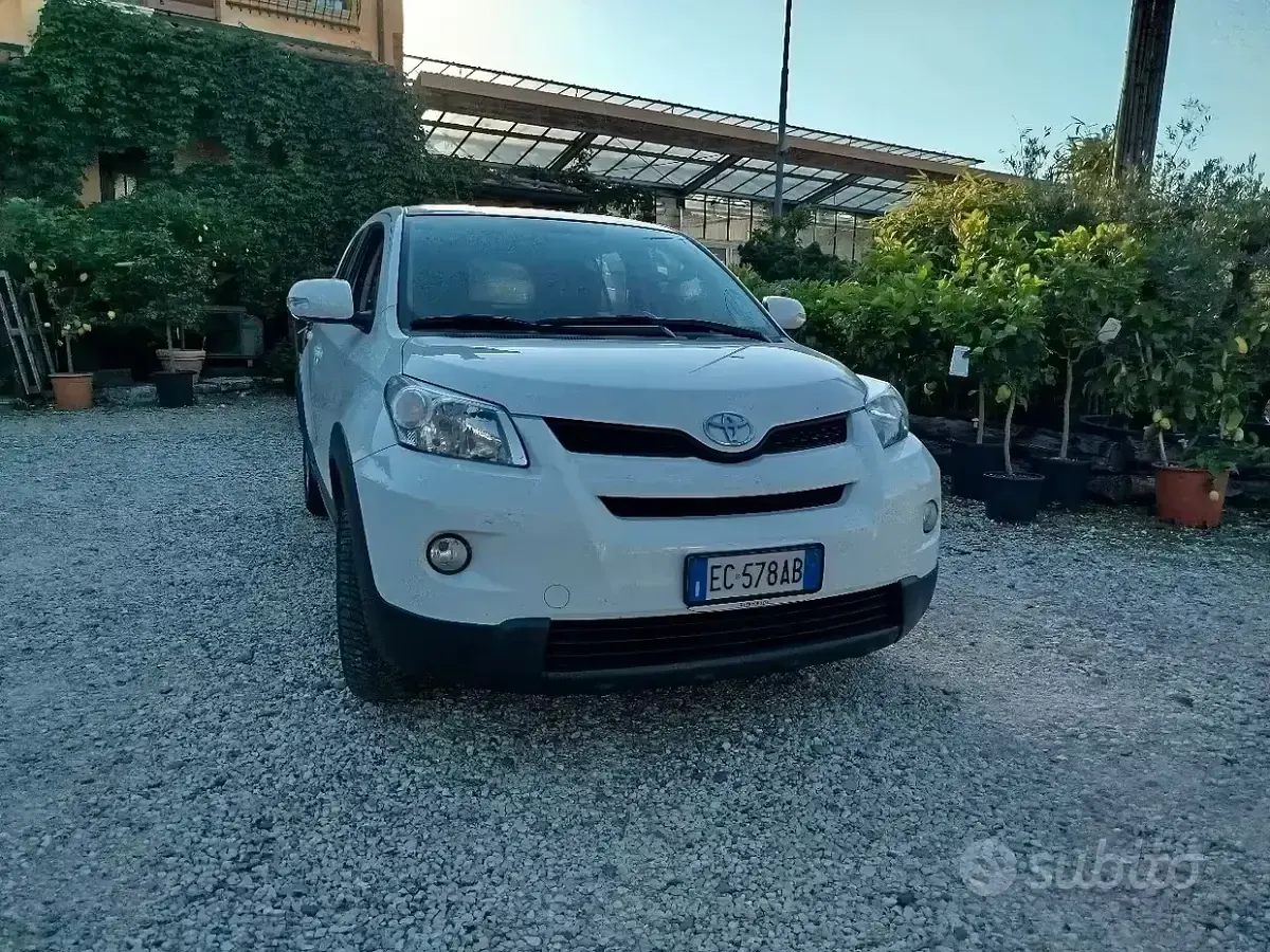 Usata Toyota Urban Cruiser 99 CV (72 kW) 2010 Bianco Utilitaria