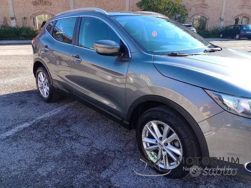 Usata Nissan Qashqai 131 CV (96 kW) 2016 Grigio SUV