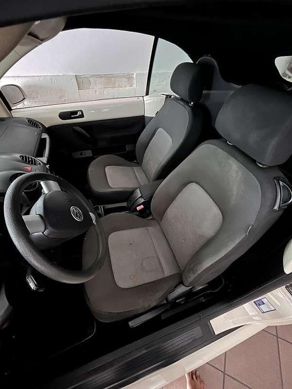 Usata VW New Beetle 102 CV (75 kW) 2006 Giallo Utilitaria