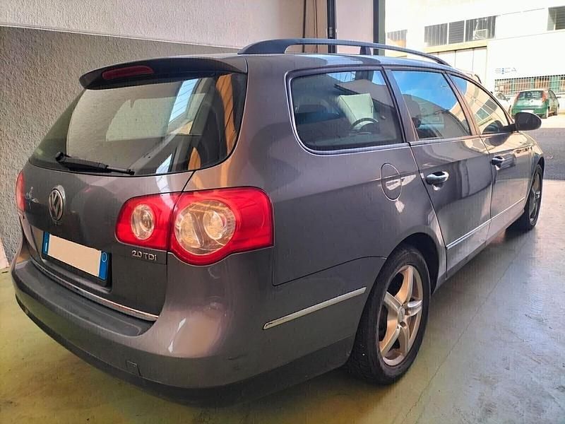 Usata VW Passat Comfortline 284 CV (208 kW) 2005 Grigio Station wagon