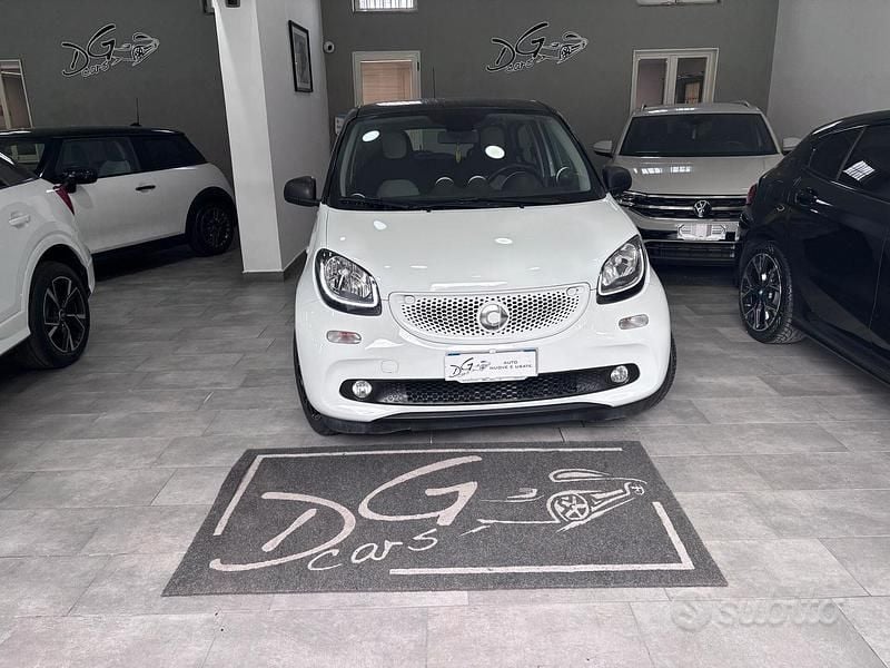 Bianco Usata 2017 Smart ForFour Passion Utilitaria | 12.500 € (Buon prezzo) - Immagine 1/4