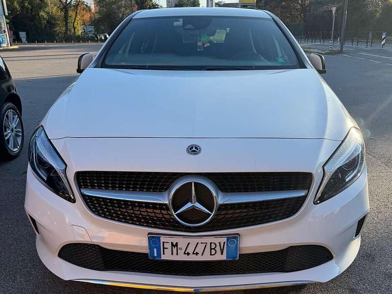 Bianco Usata 2017 Mercedes A200 Business Tre volumi | 13.500 € (Buon prezzo) - Immagine 1/4