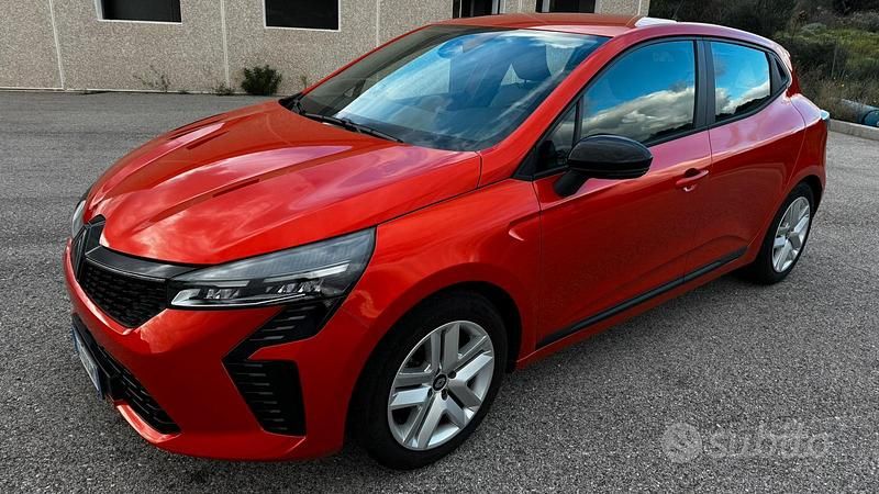 Usata 2024 Renault Clio V Tre volumi | 16.000 € (Buon prezzo) - Immagine 1/4