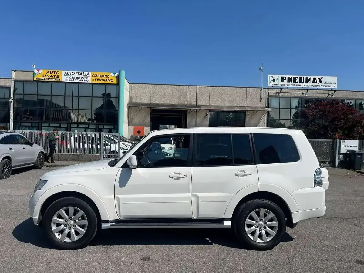 Usata Mitsubishi Pajero Intense 200 CV (147 kW) 2011 Bianco SUV