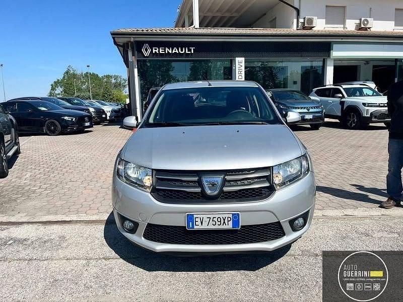Begagnad Dacia Sandero Lauréate 75 HK (55 kW) 2014 Silver Halvkombi