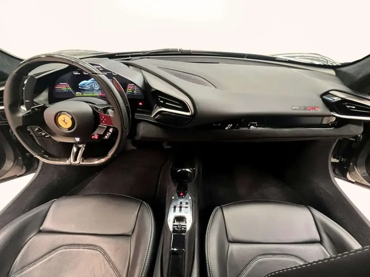 Usata Ferrari 296 829 CV (609 kW) 2023 Grigio Coupé
