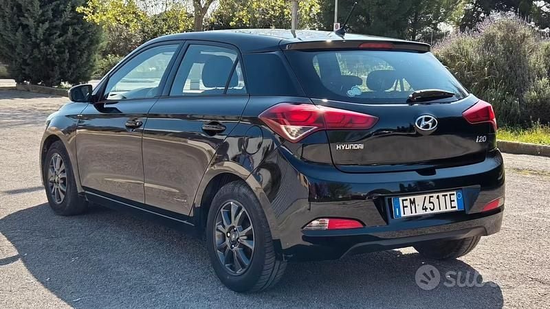 Usata Hyundai i20 Blackline 73 CV (53 kW) 2018 Nero Berlina